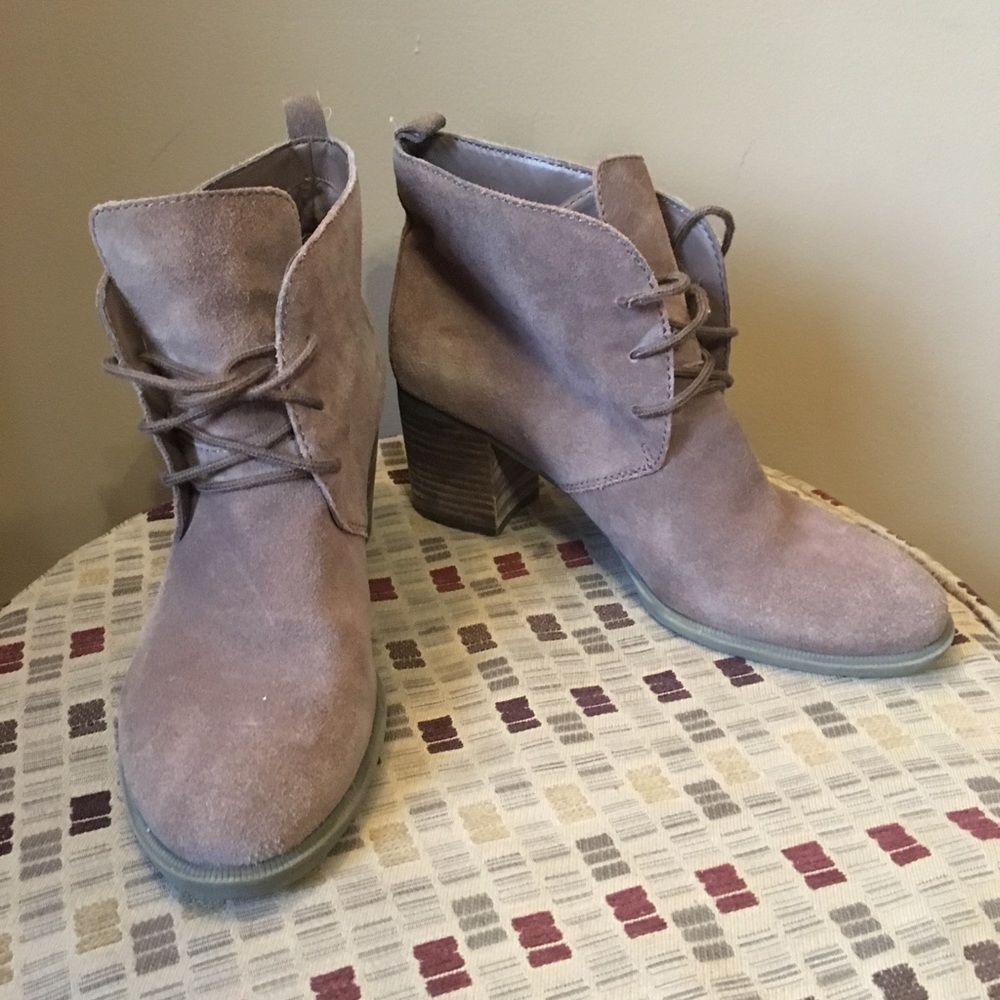 ✨Baretraps✨ Suede Boot Heels